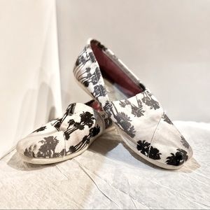 TOMS CANVAS SHOES